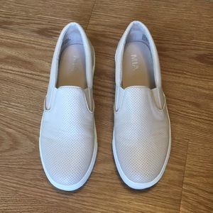 💕 Nude/Pink and white slip on casual sneakers.